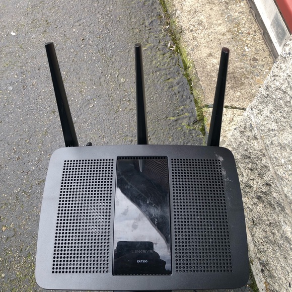 Linksys Max-Stream AC1750 4-Ports Ethernet 3x3 Dual Band 802.11 Wireless Router - Picture 12 of 14